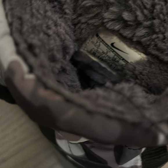 Nike fur lined sneaker boots - Picture 2 of 5